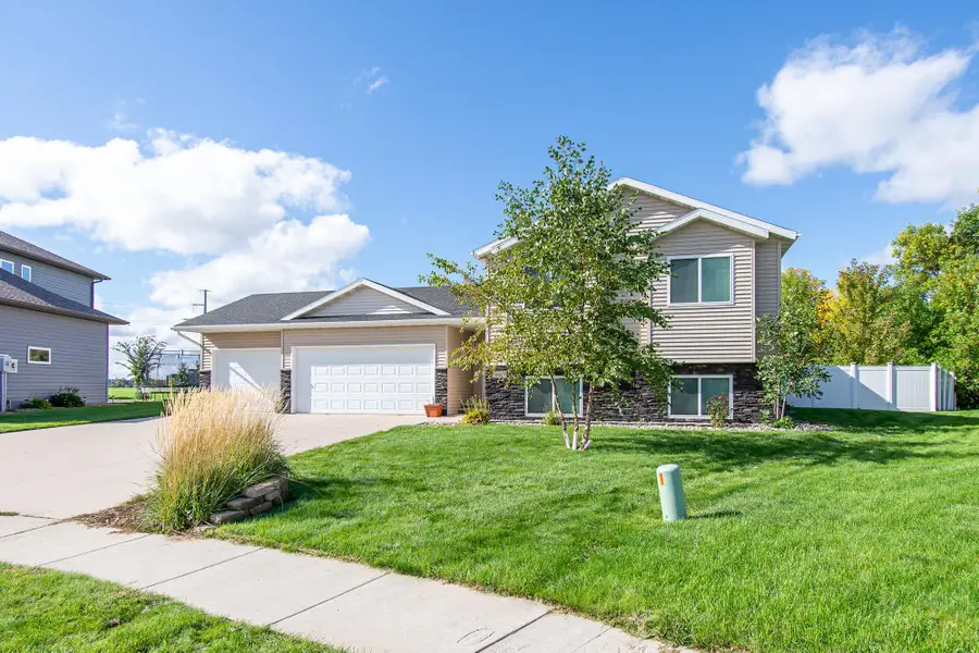 5883 Autumn Drive S, Fargo, ND 58104 - #3