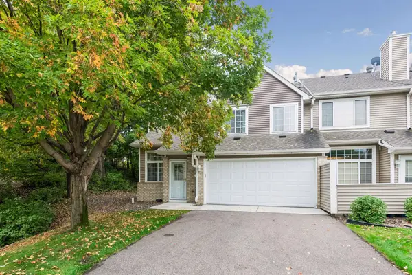18185 Warbler Lane, Eden Prairie, MN 55346
