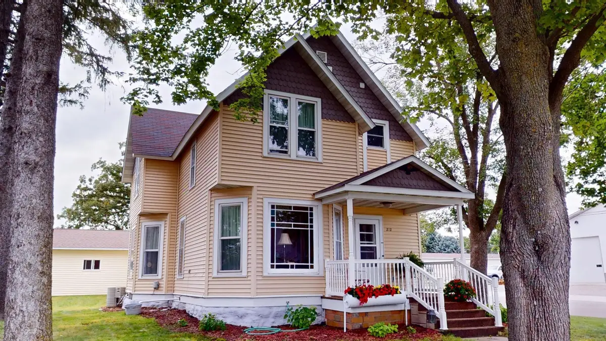 202 Broadway S, Alden, MN 56009 - #1