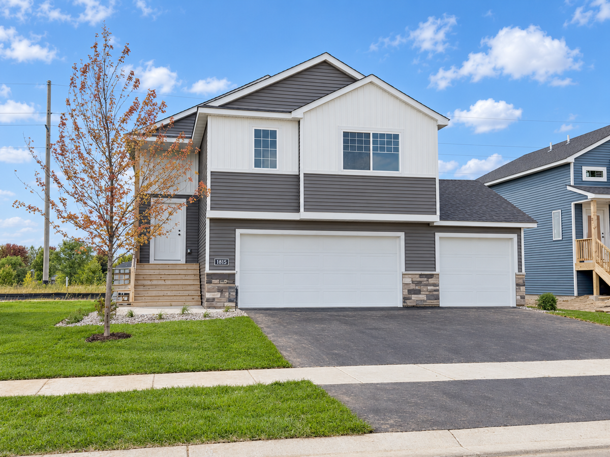 1815 Pierce Street S, Cambridge, MN 55008 - #1