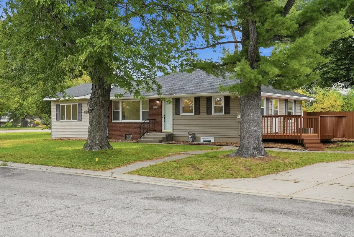 1038 Larpenteur Avenue W, Saint Paul, MN 55113 - #1