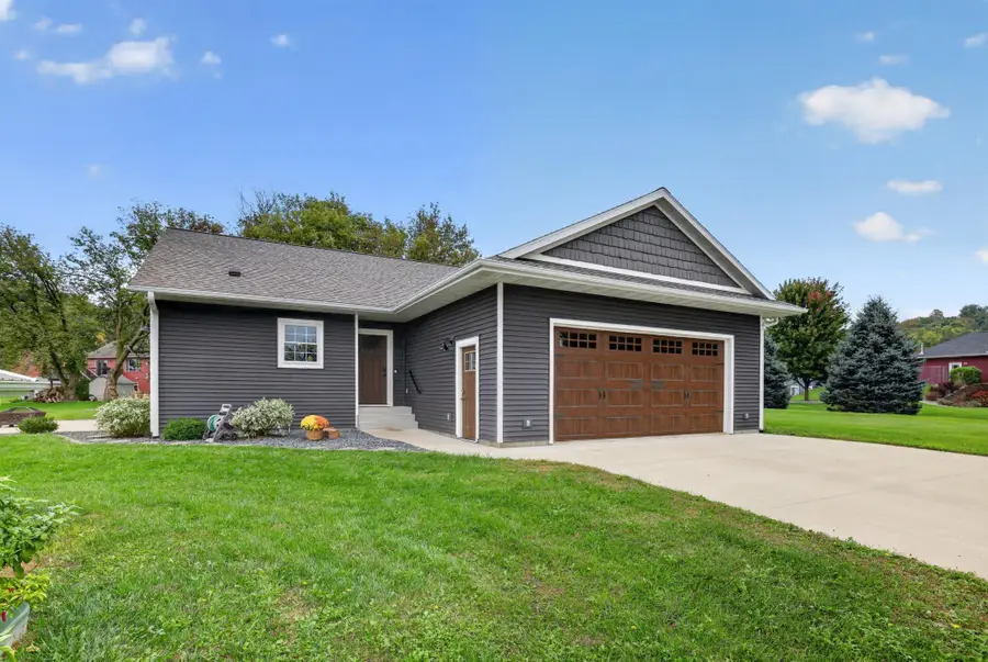 17 Richland Avenue, Saint Charles, MN 55972 - #3