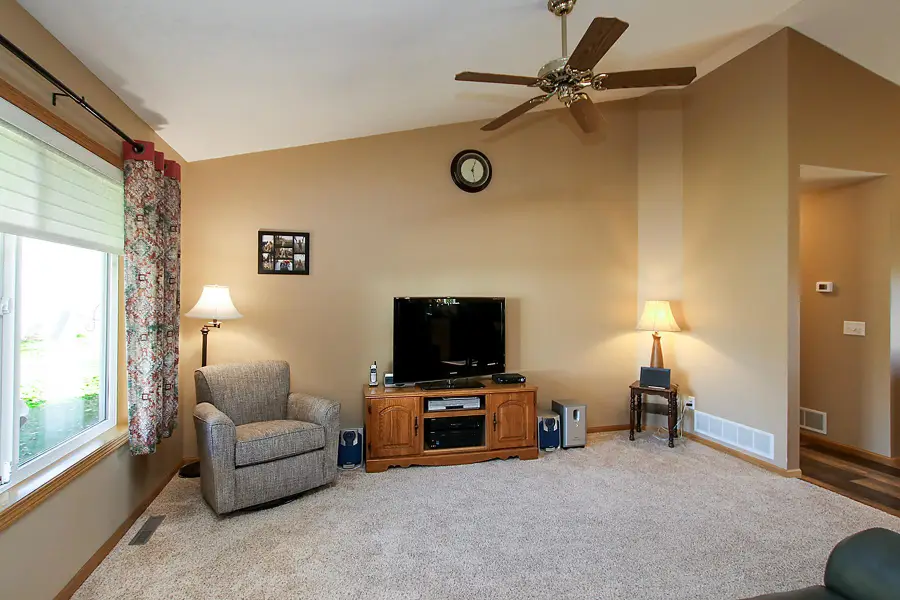 730 Tyler Street Sw, Hutchinson, MN 55350 - #3