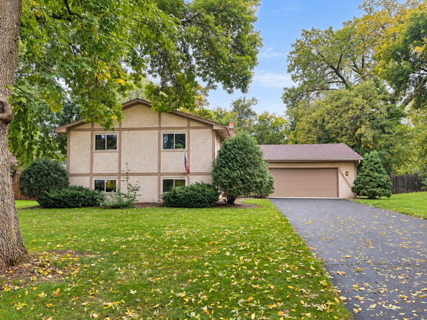 2811 Comstock Lane N, Plymouth, MN 55447