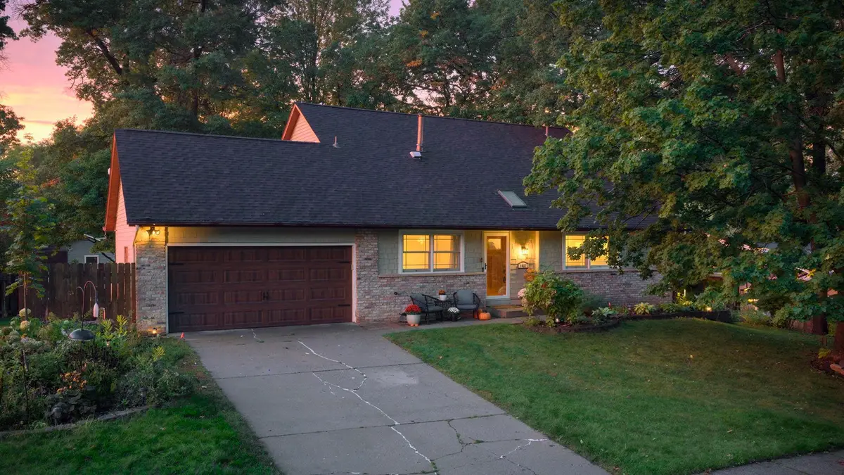 6453 134th Street W, Apple Valley, MN 55124 - #1