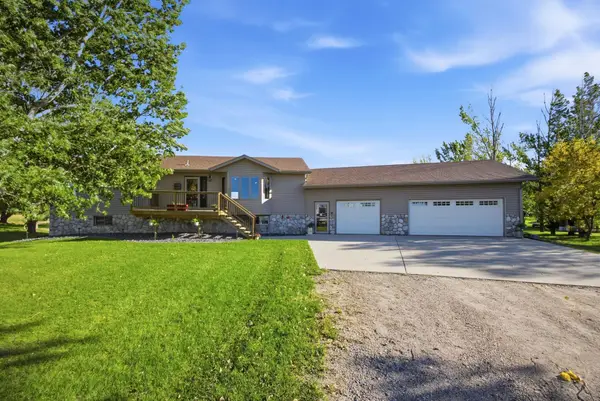 5606 57 1/2 Avenue N, Harwood, ND 58042