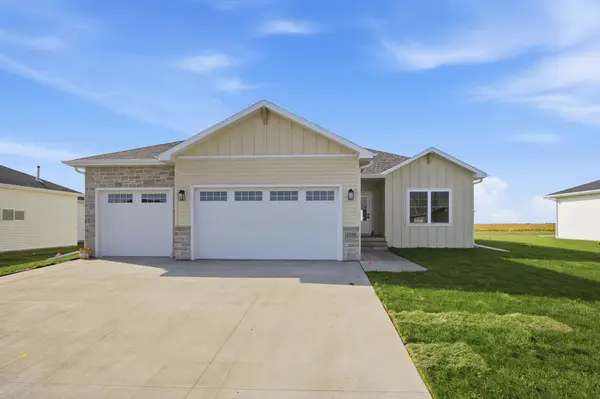 4288 Pine Parkway S, Fargo, ND 58104