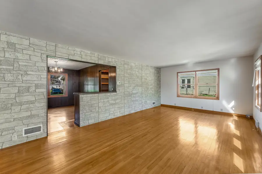 412 S Nicollet Street, Blue Earth, MN 56013 - #3