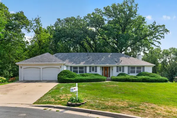 9923 Brookside Circle, Bloomington, MN 55431