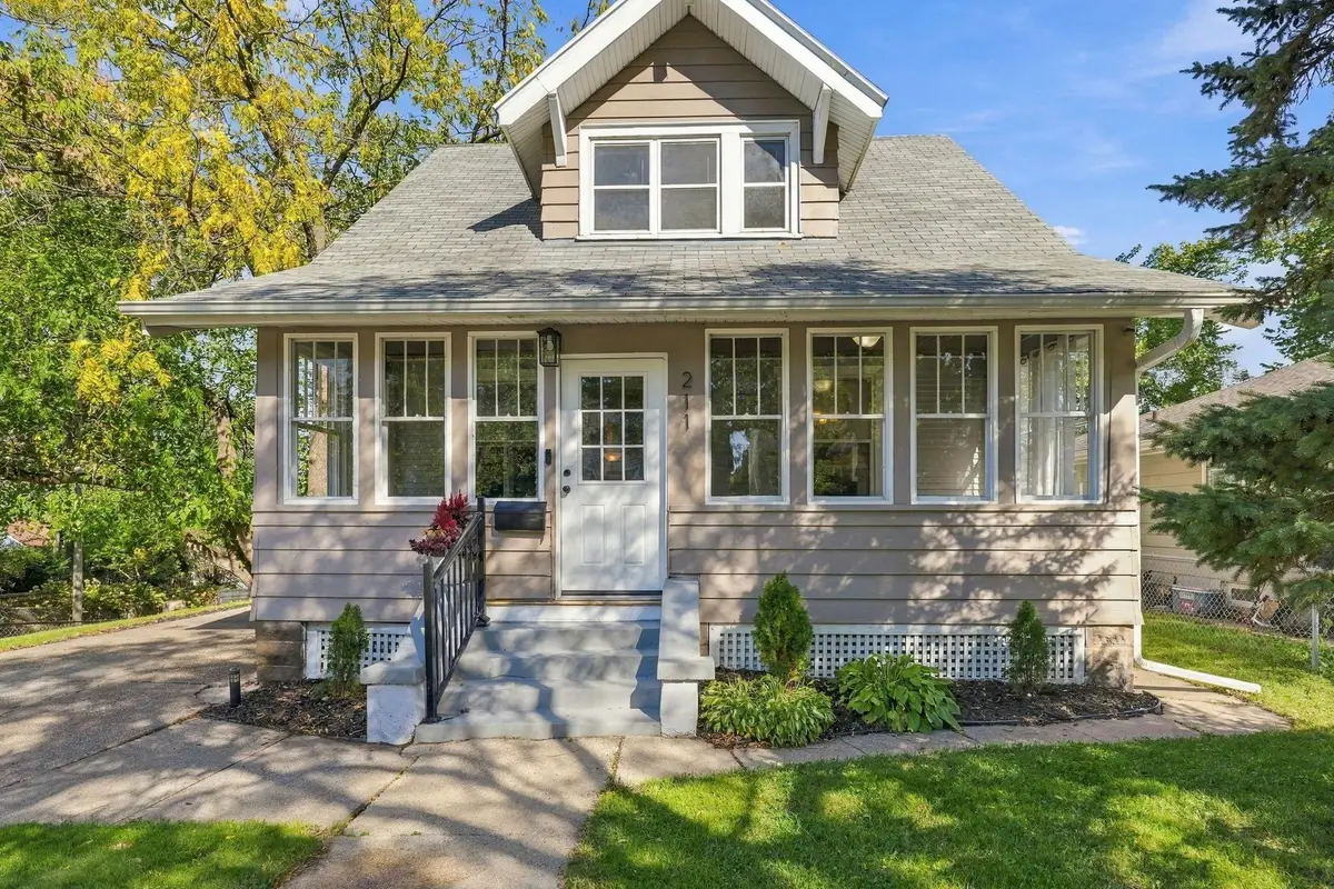 211 Morton Street E, Saint Paul, MN 55107 - #1