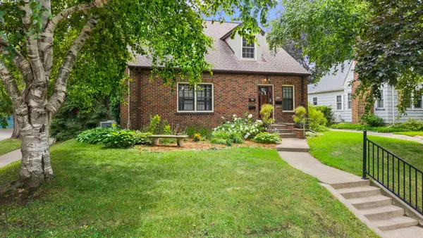 1522 Hague Avenue, Saint Paul, MN 55104