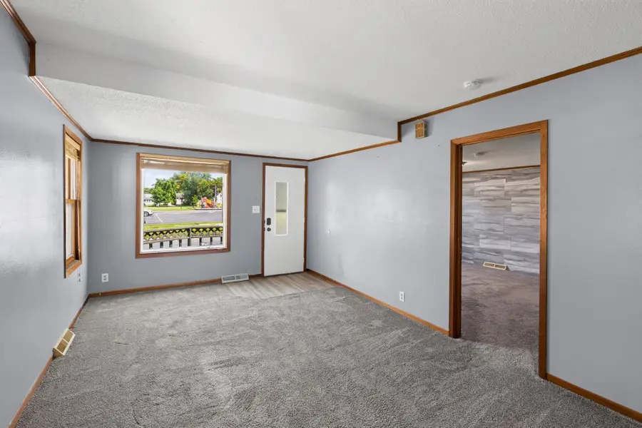 220 N Chestnut Street, Belle Plaine, MN 56011 - #2
