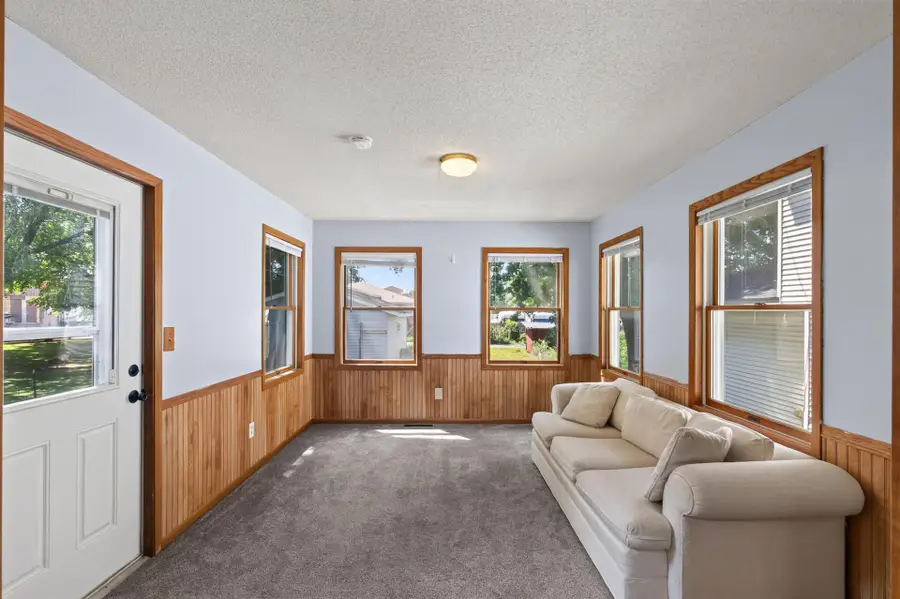 220 N Chestnut Street, Belle Plaine, MN 56011 - #3