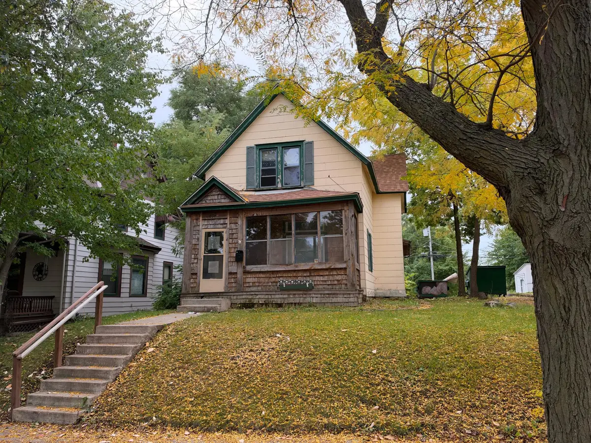 894 5th Street E, Saint Paul, MN 55106 - #1