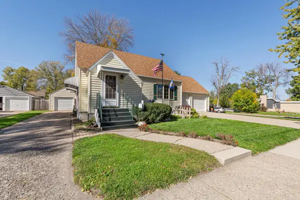 908 8th Avenue Sw, Faribault, MN 55021