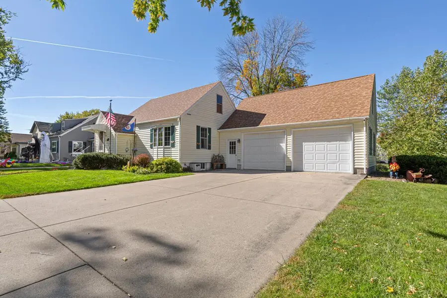 908 8th Avenue Sw, Faribault, MN 55021 - #3