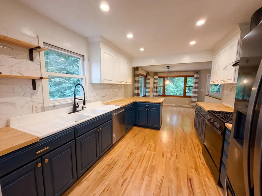 6710 Hopi Road, Chanhassen, MN 55317 - #2