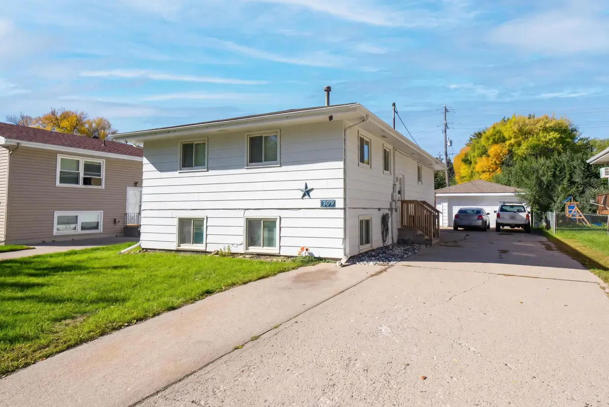 1309 16 1/2 Street S, Fargo, ND 58103 - #1