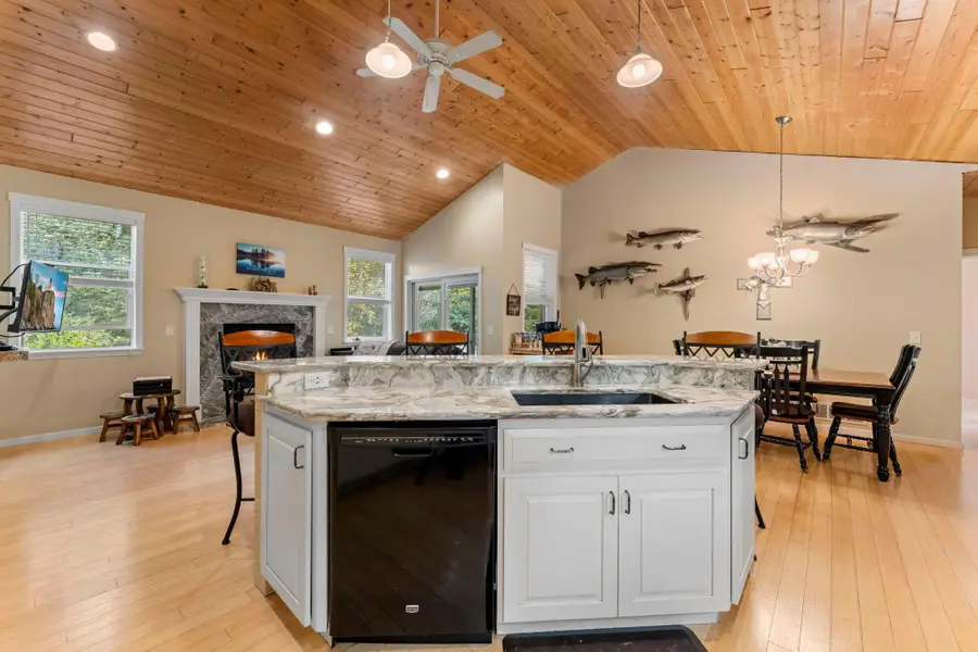 449 Roosevelt Drive, Dresser, WI 54009 - #2