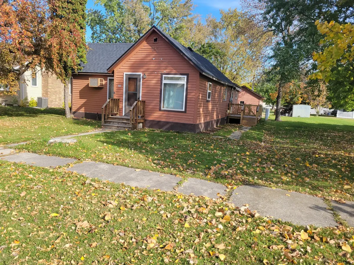 614 S Douglas Avenue, Hallock, MN 56728 - #1