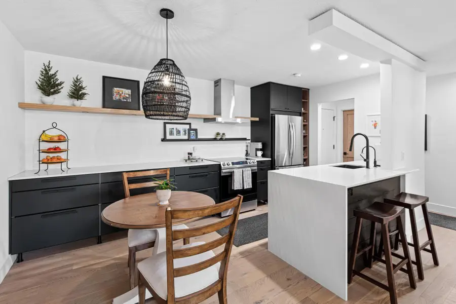 205 Barry Avenue S #311, Wayzata, MN 55391 - #2