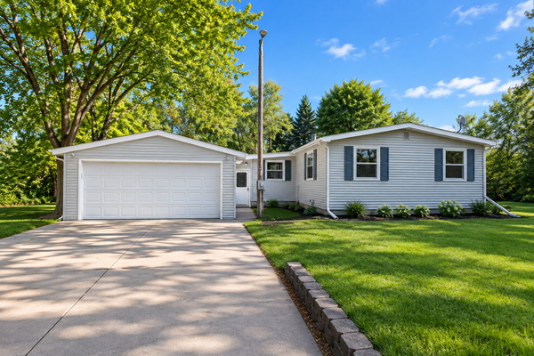 798 2nd Street Ne, Hillsboro, ND 58045