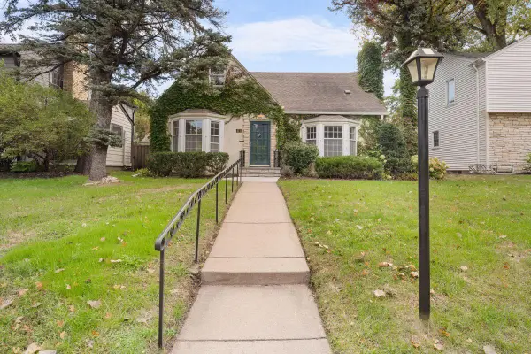 2717 France Avenue S, Minneapolis, MN 55416