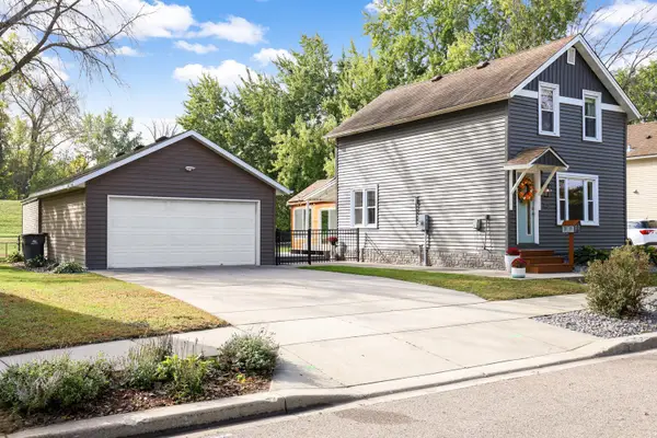 412 E 1st Street, Chaska, MN 55318
