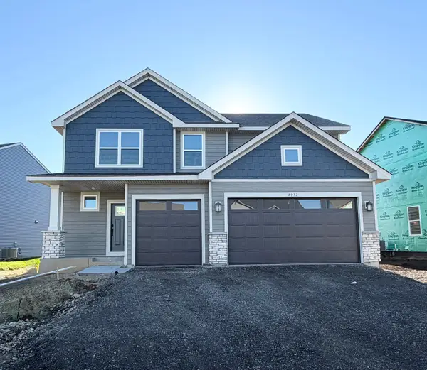 8932 Periwinkle Boulevard, Woodbury, MN 55129