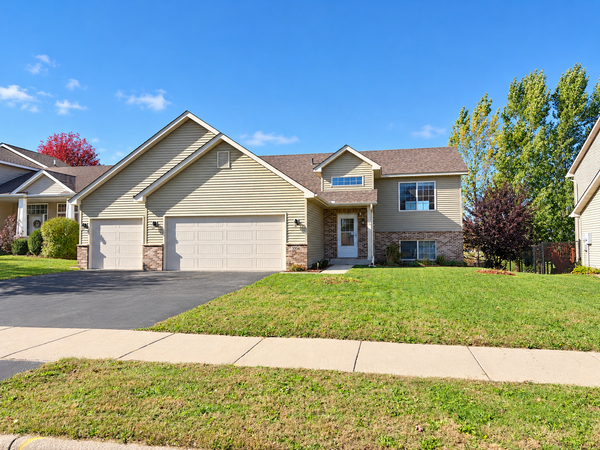 936 Ivy Hills Road, Belle Plaine, MN 56011