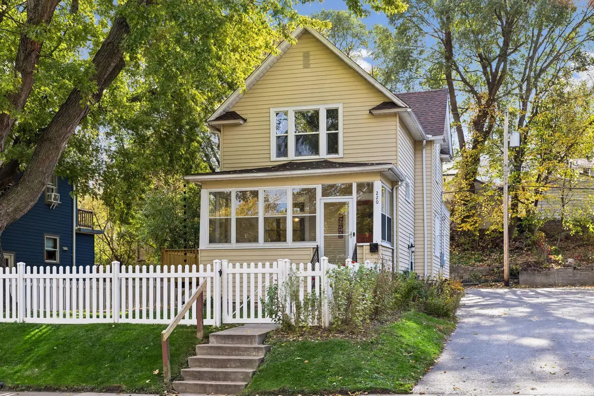 220 Winifred Street W, Saint Paul, MN 55107 - #1