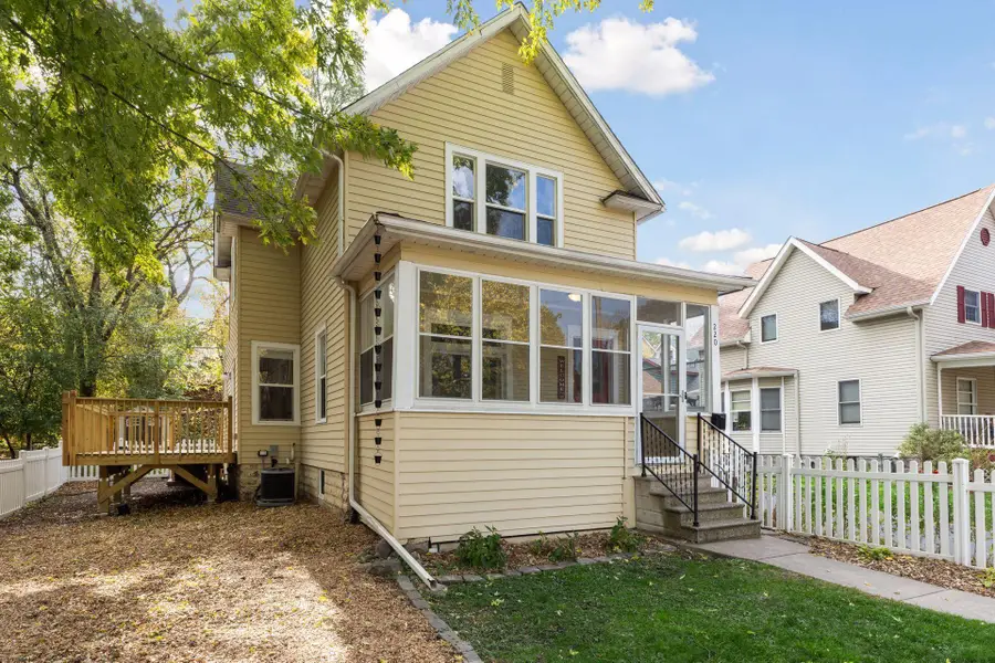 220 Winifred Street W, Saint Paul, MN 55107 - #3