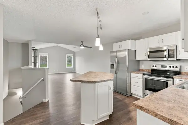 10515 64th Lane Ne, Albertville, MN 55301