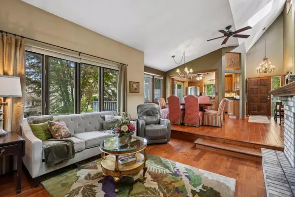 1523 S Bavarian Pass, Fridley, MN 55432