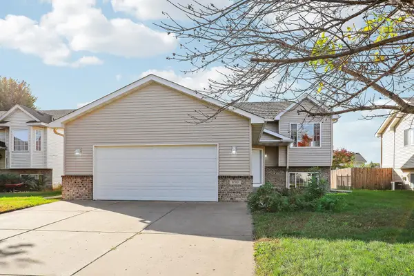 890 Newport Avenue, Shakopee, MN 55379