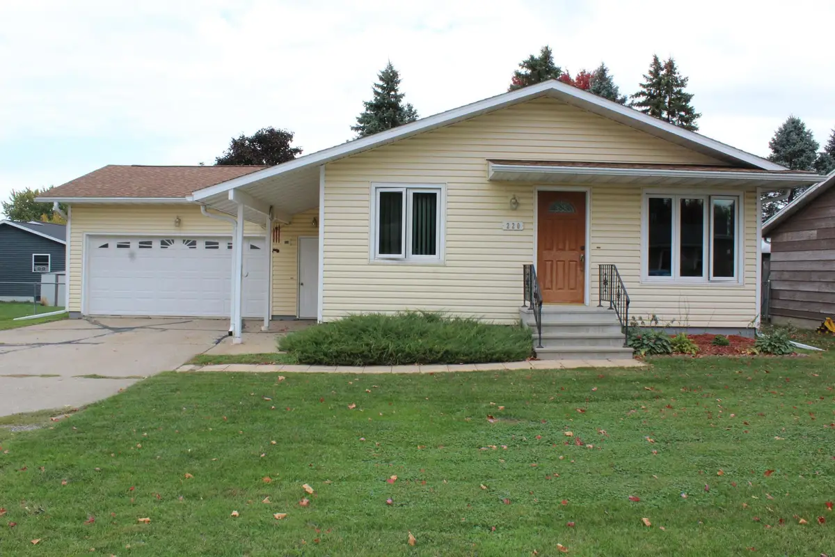 220 3rd Avenue Ne, Plainview, MN 55964 - #1