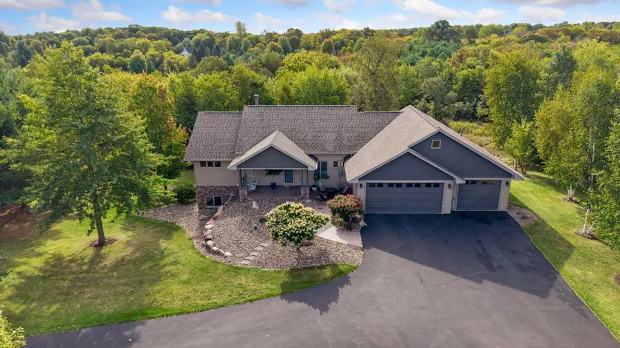 555 Chinnock Lane, River Falls, WI 54022 - #2