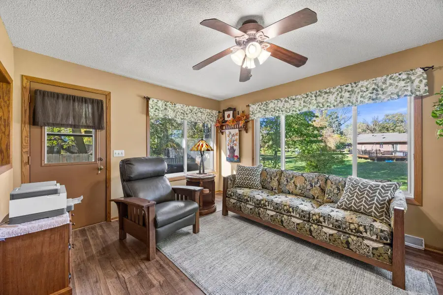 911 Neal Avenue Sw, Hutchinson, MN 55350 - #2
