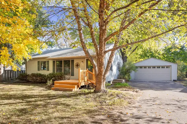 2938 Albert Street N, Roseville, MN 55113