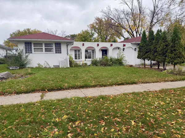 1502 Elm Street N, Fargo, ND 58102