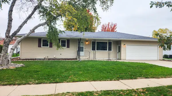 1537 22nd Avenue S, Fargo, ND 58103