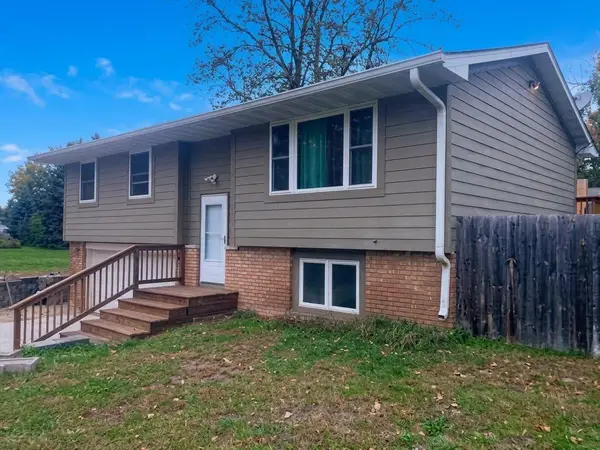 12520 Pineview Trail, Dayton, MN 55327