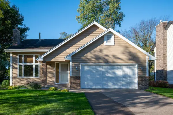 915 Park Knoll Drive, Eagan, MN 55123