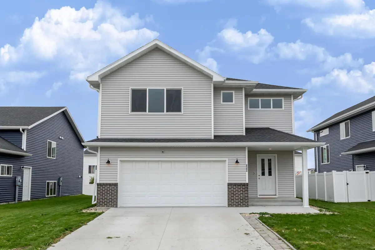 2506 Fulton Loop S, Fargo, ND 58104 - #1