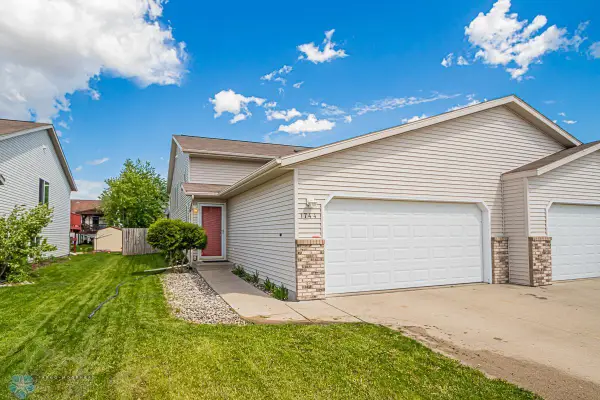 1744 50 Street S, Fargo, ND 58104