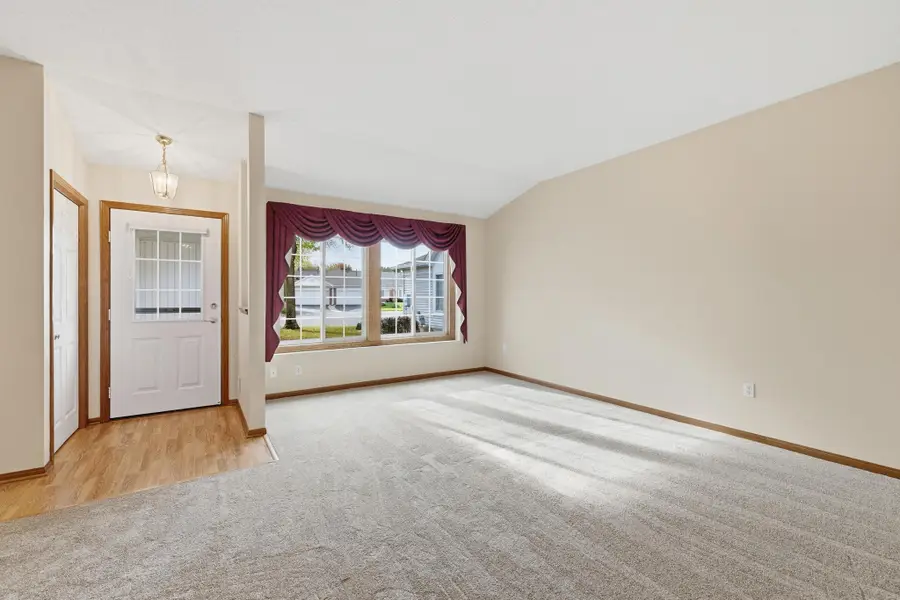 689 Lake View Echo, Woodbury, MN 55129 - #3