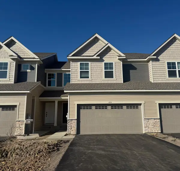 225 Huntington Drive, Waconia, MN 55387