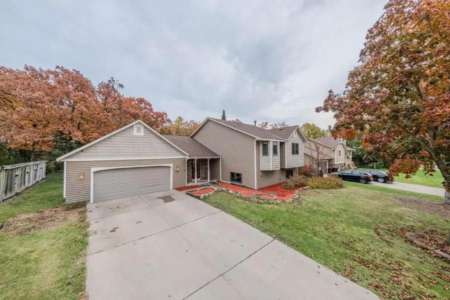 1568 Lakewood Drive N, Maplewood, MN 55119 - #2