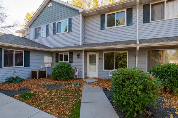 7504 12th Street N, Oakdale, MN 55128