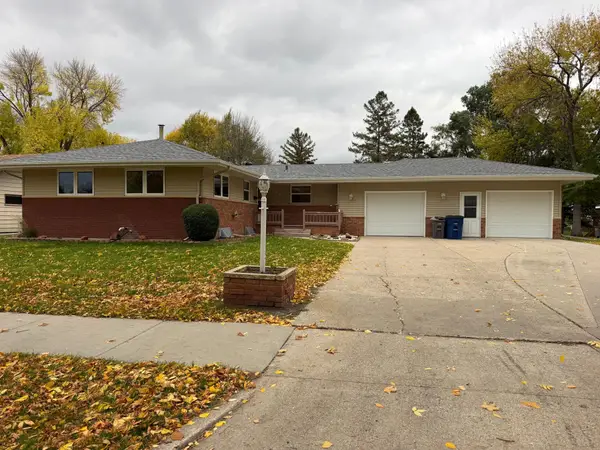 904 20th Street N, Moorhead, MN 56560